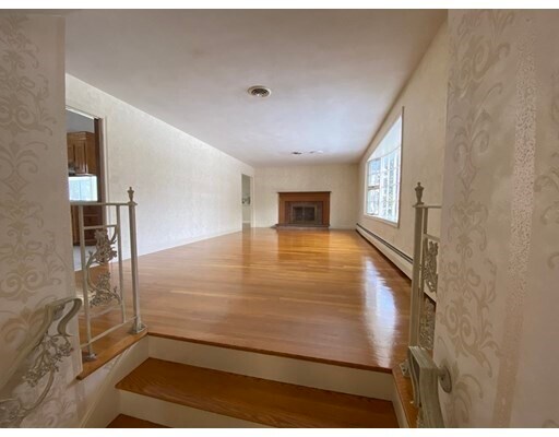Building Photo - 10 Holmes Rd
