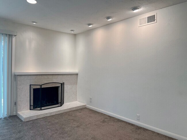 Building Photo - Stunning SJ Home w Expansive Backyard