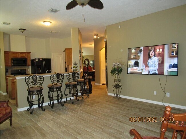 Foto del edificio - 10022 Driftwood Park Dr
