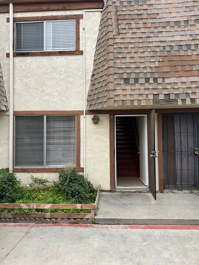 Primary Photo - 2 Bedroom 1.5 Bath Townhome in Westminster