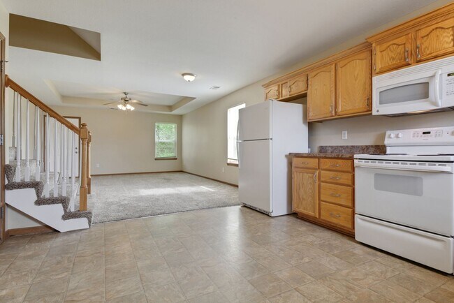 Foto del edificio - Two story, 3 bedroom, 2 Bath Duplex