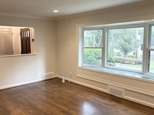 Foto del edificio - 654 Upton Rd NW
