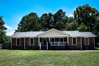 Building Photo - 104 Dorchester Ln