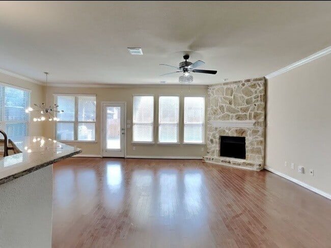 Photo - 1304 Jennings Ct House