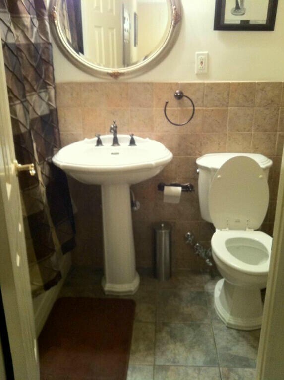 ¡Baño completo - 285 Aycrigg Ave