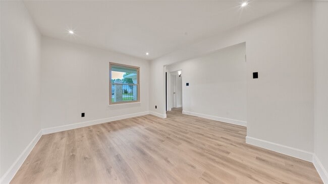 Foto del edificio - 2407 Bradford Dr