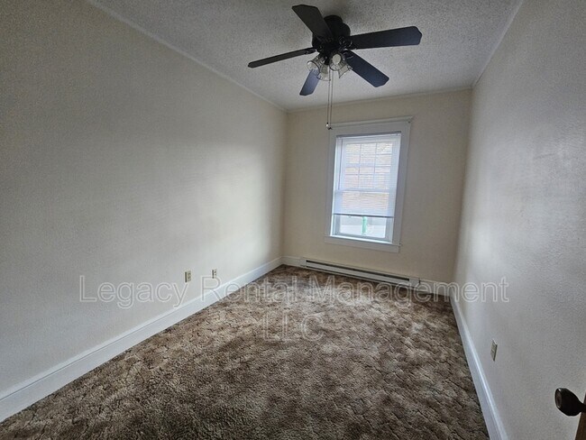 Building Photo - 281 E Main St