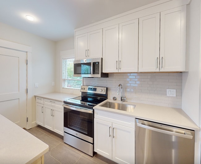 Building Photo - 208 Banks St