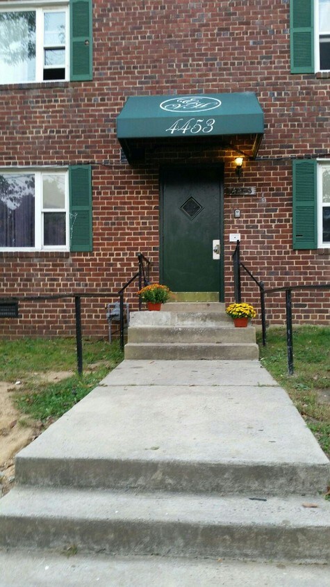 Primary Photo - 4453 B St SE