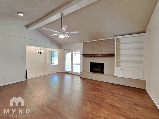 Building Photo - 2015 Arborcrest Dr