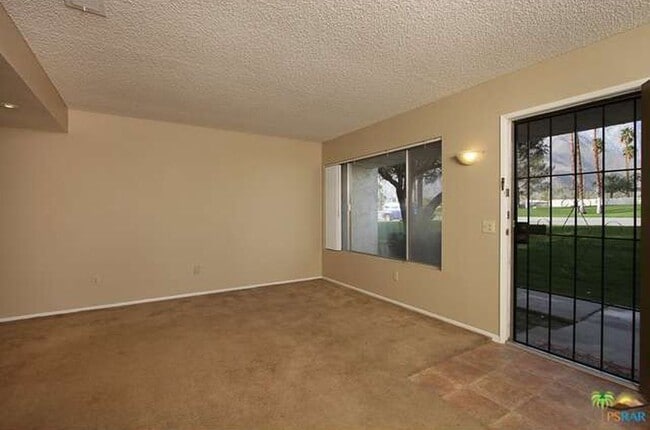 Foto del edificio - Spacious 4-Bedroom Condo in Indian Canyon ...