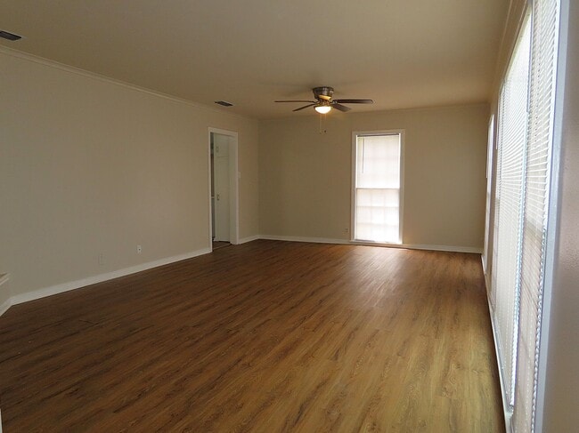 Building Photo - Updated 3 Bedroom, 2 Bath Home in Tyler!