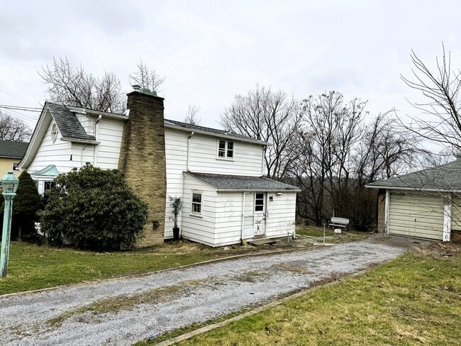 Building Photo - 915 Perry Hwy