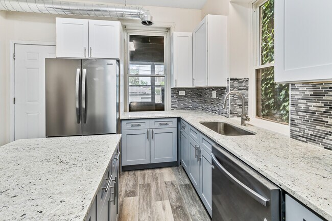 Foto del edificio - 1345 N Maplewood Ave