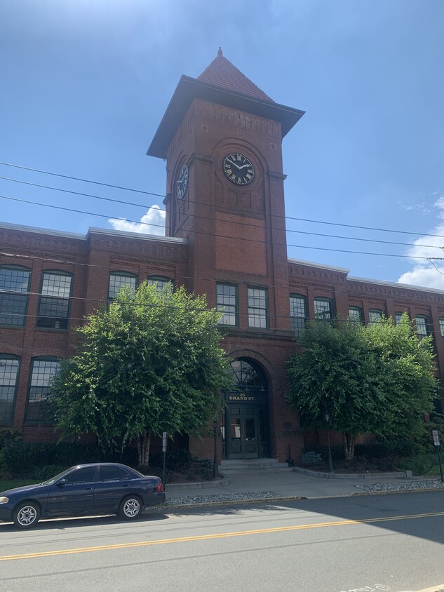 Primary Photo - 25 Grand St