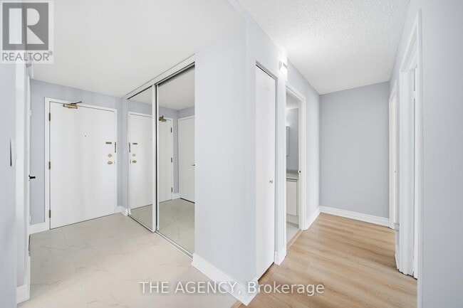 Photo du bâtiment - 90 Dale Ave