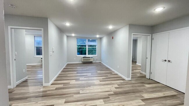 Building Photo - 45 Ryle Ave