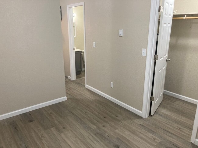 Building Photo - 1 Bed/1Bath Newly Remodeled Apartment Osag...
