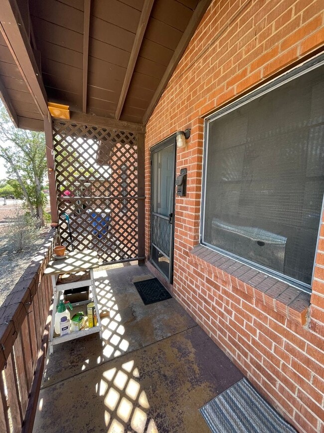 Photo - 1419 E Adams St Apartment