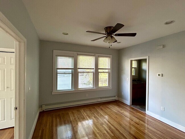 Building Photo - 1st Floor, 3 Bedroom Apartment