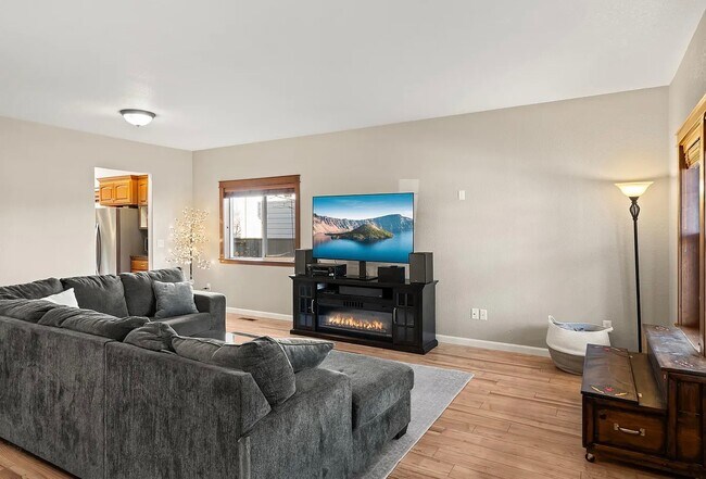 Foto del edificio - 3640 Creek View Dr