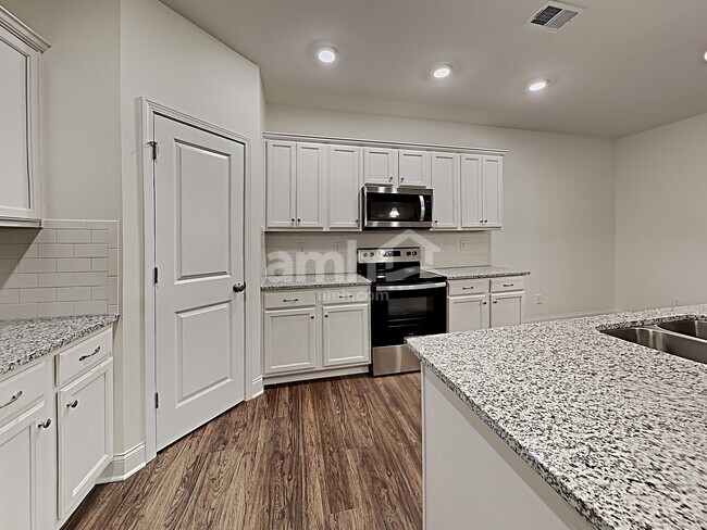 Foto del edificio - 5285 Valley Dr