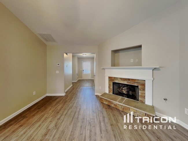 Building Photo - 640 Fairgreen Trail