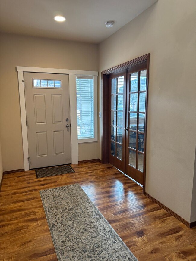 Foto del edificio - Spacious Vista View Home for Lease