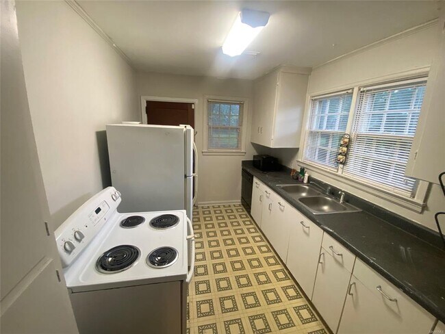 Foto del edificio - 2076 Midway St