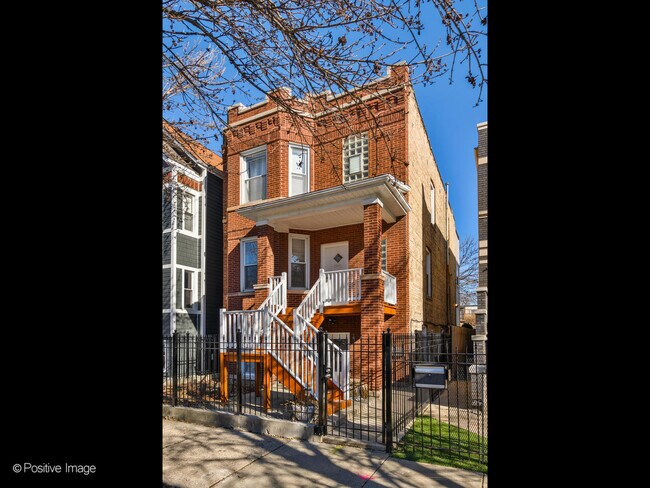 Foto del edificio - 2943 N Fairfield Ave