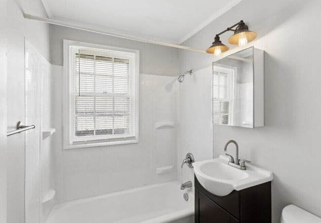 Building Photo - Lone Oak Villas