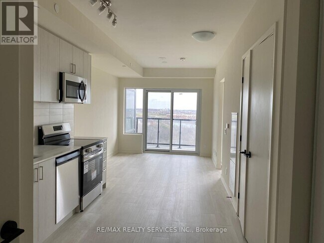 Photo du bâtiment - 8020 Derry Cross