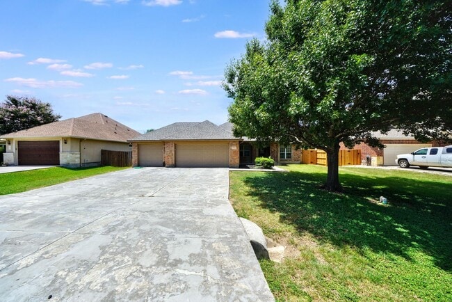 Building Photo - Stunning 4-Bedroom Home in Live Oak Hills,...