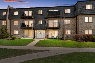 Building Photo - 9446 Bay Colony Dr