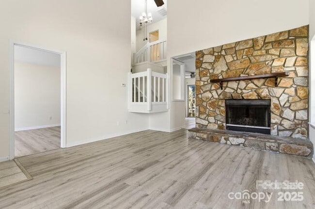 Foto del edificio - 6113 Windsor Gate Ln