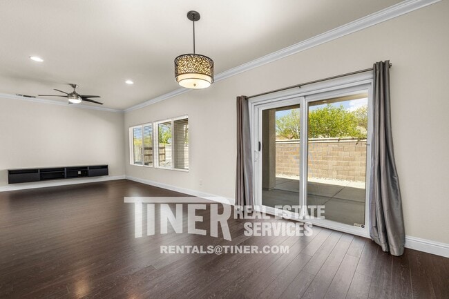 Building Photo - Great Elk Grove Home!