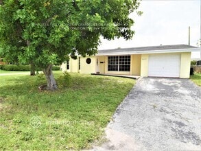 Building Photo - 8659 Sheraton Dr