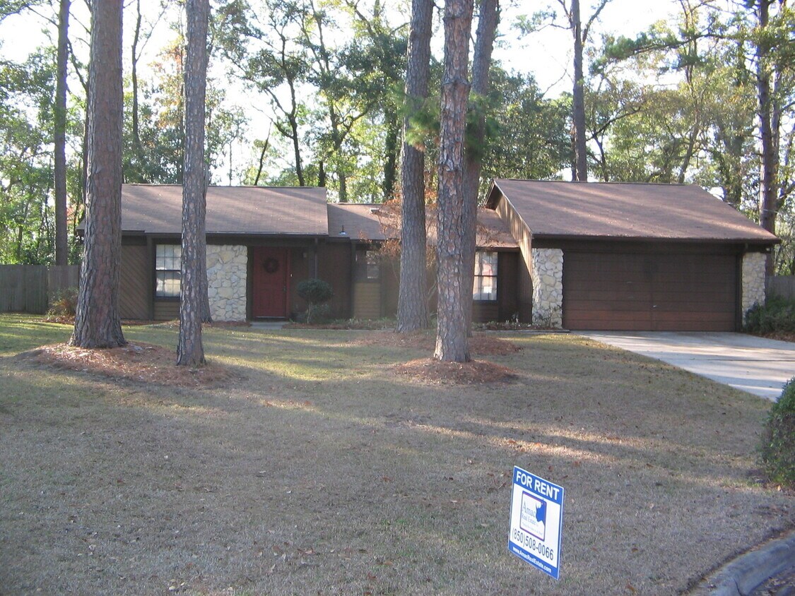 Primary Photo - Well Maintained Single Family Home Availab...