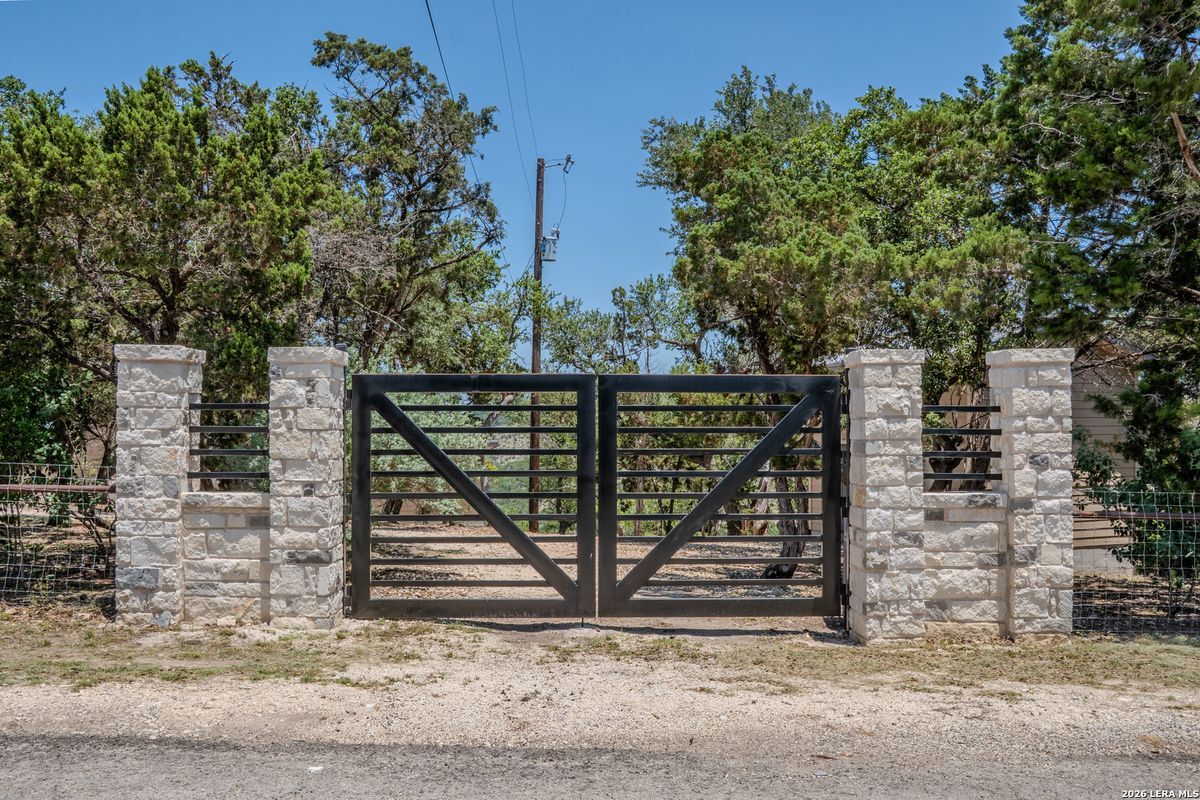 Building Photo - 500 Naked Indian Trail