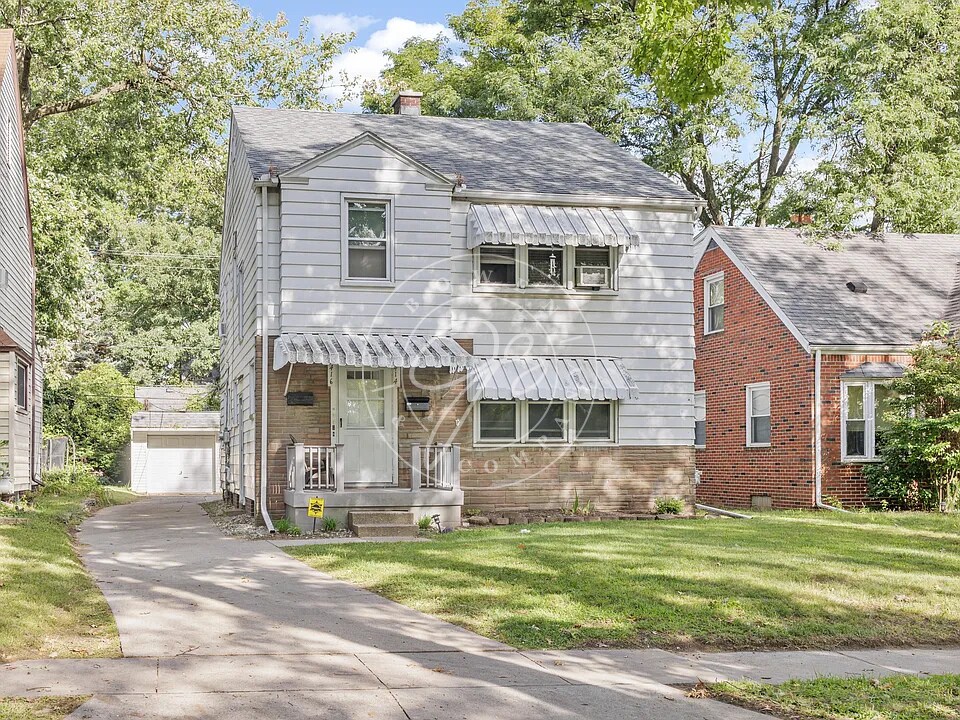 Foto principal - Rare 3-bedroom main-level duplex now available! .