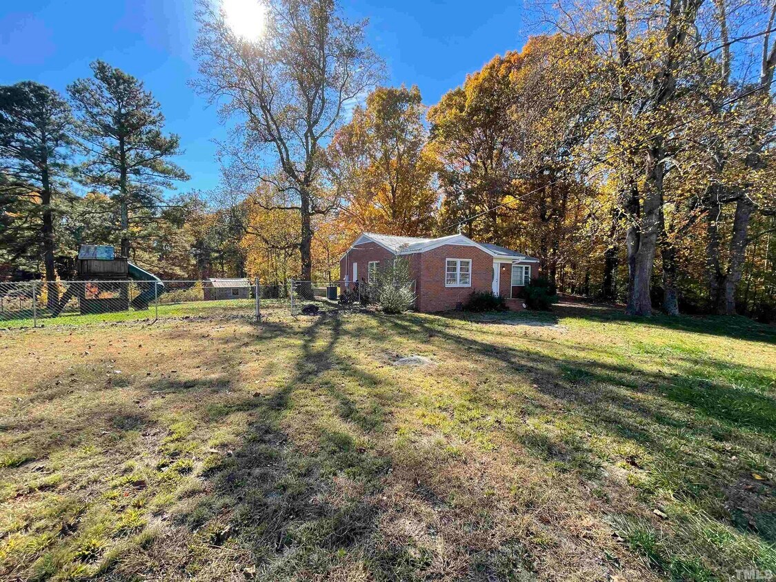 Primary Photo - 1477 Andrews Store Rd