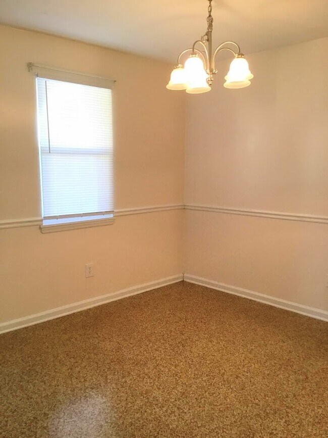 Building Photo - 132 Samarya Ln