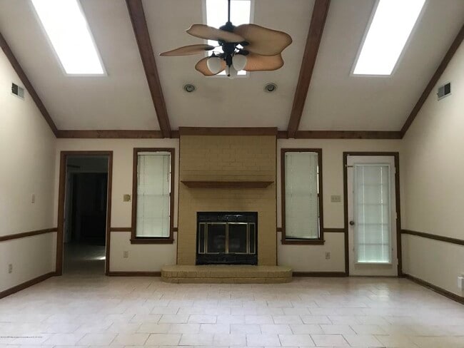 Building Photo - 664 Harrow Cove