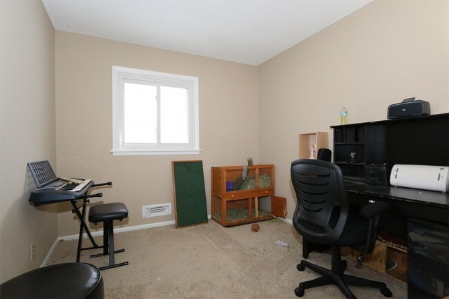 Building Photo - 938 Redwood Dr