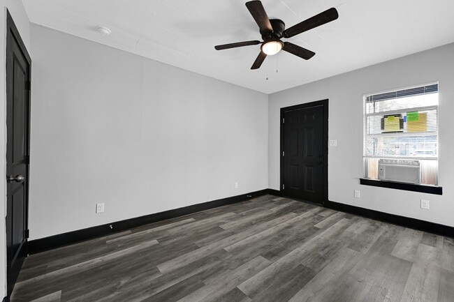 Building Photo - 1313 10th St