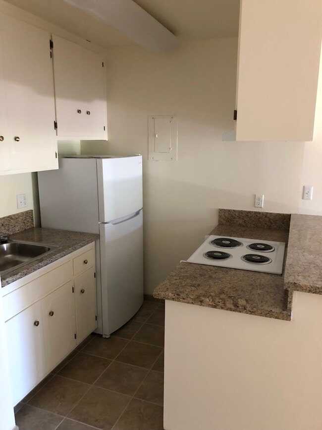 Kitchen - 11360 Iowa Ave