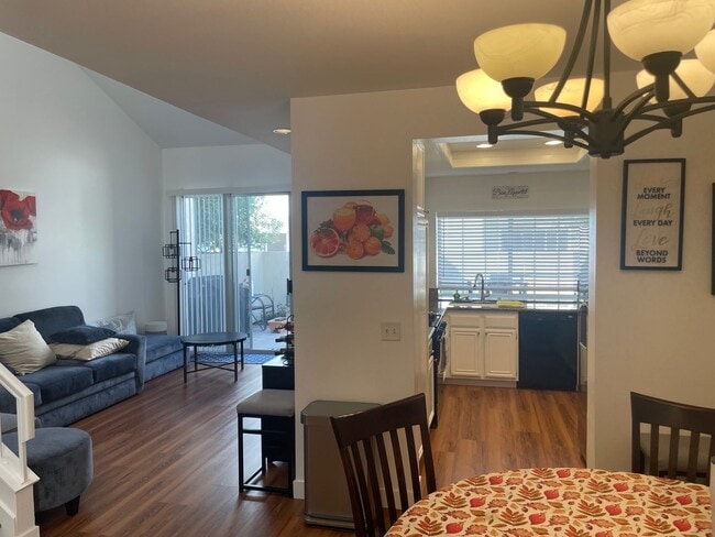 Building Photo - Dual Master Two Bedroom Townhome in Westpa...