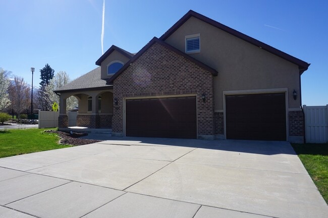 Gorgeous 4 Bedroom Sandy Home "Pet Friendly" - Gorgeous 4 Bedroom Sandy Home "Pet Friendly"