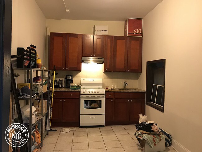 Foto del edificio - 788 Manhattan Ave