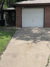 Building Photo - 4706 Sandage Ave